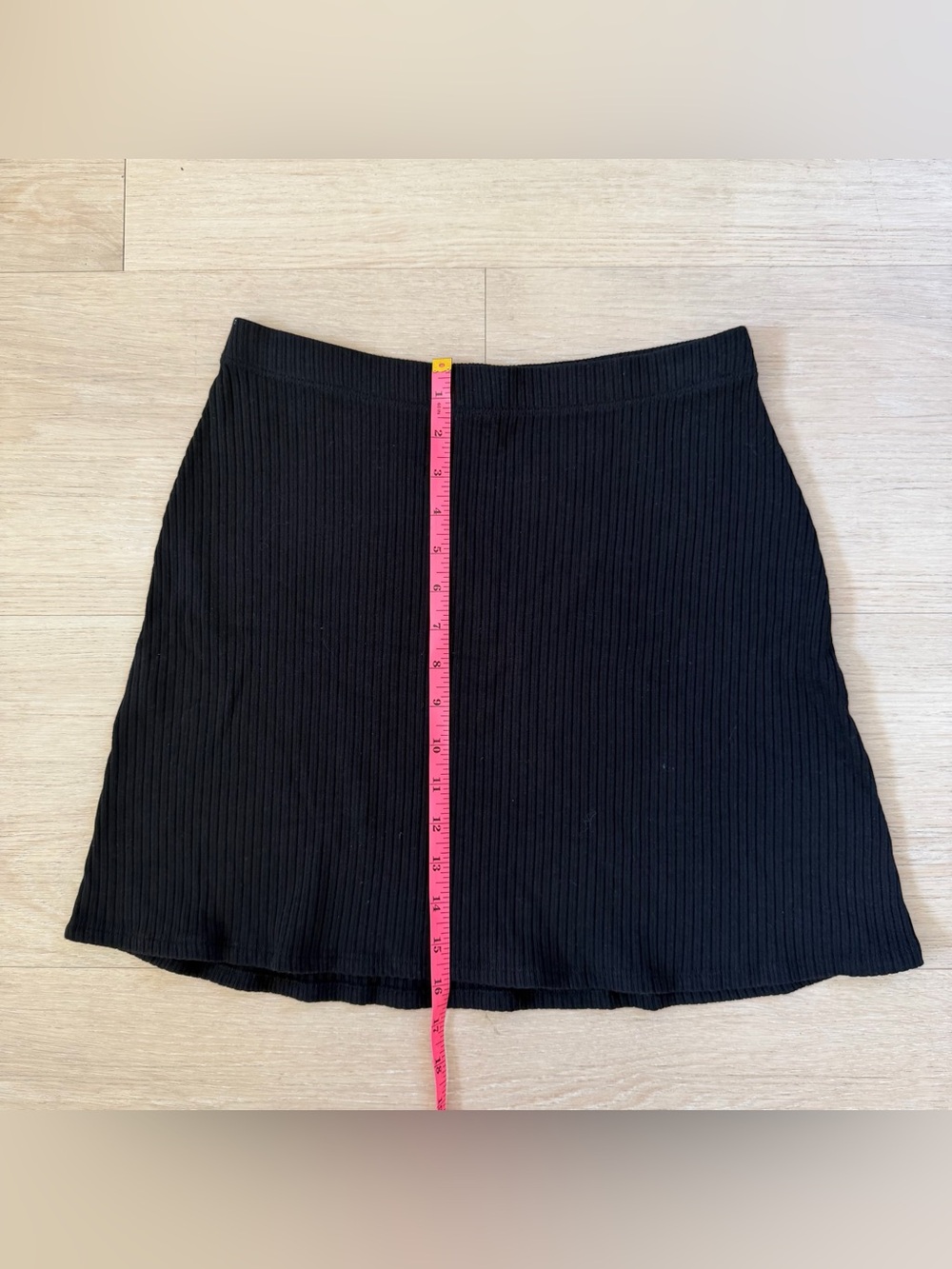 Reformation Ribbed Mini Skirt in Black Size Medium NWOT - Picture 6 of 7